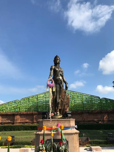 บรรยากาศ อนุสาวรีย์พระนางจามเทวี