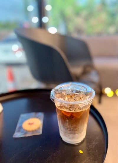 ☕️ Iced Latte. (Price 80 Baht.)