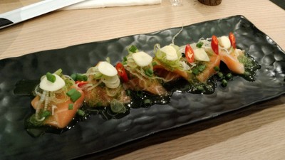 ยำแซลมอน