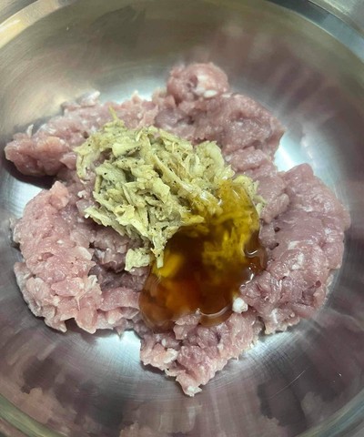 วิธีทำ ปลาหมึกยัดไส้ชุบแป้งทอด 🦑 วิธีทำ ปลาหมึกยัดไส้ชุบแป้งทอด 🦑