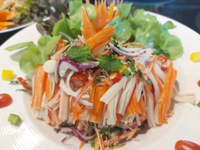 เมนูของร้าน ลิตเติ้ลลอฟท์ คาเฟ่ แอนด์ ฟาร์ม สลัด สด กรอบ อร่อยมาก สำนักงานใหญ่