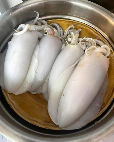 วิธีทำ ปลาหมึกยัดไส้ชุบแป้งทอด 🦑 วิธีทำ ปลาหมึกยัดไส้ชุบแป้งทอด 🦑