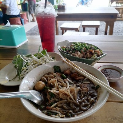 อาหาร หรือ เครื่องดื่ม