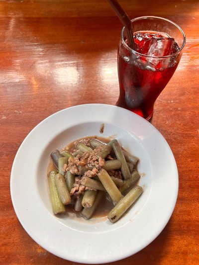 สายบัวผัดกระปิ