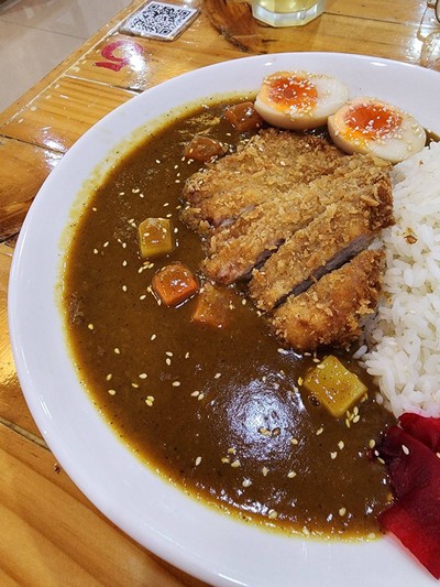 ข้าวแกงกะหรี่หมูทอด