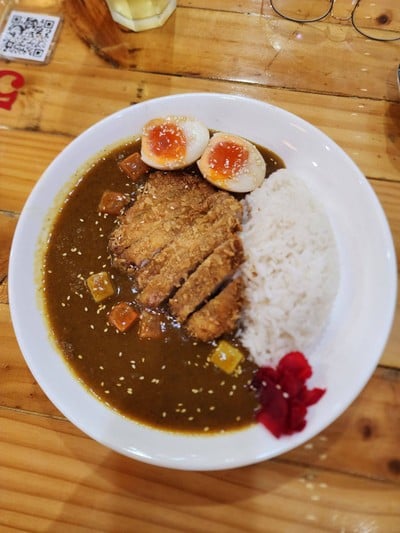 ข้าวแกงกะหรี่หมูทอด