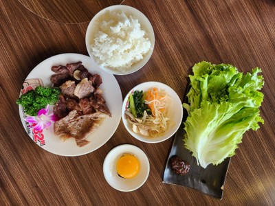 อาหาร หรือ เครื่องดื่ม