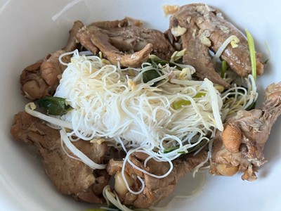 หมี่ขาวไก่ตุ๋น