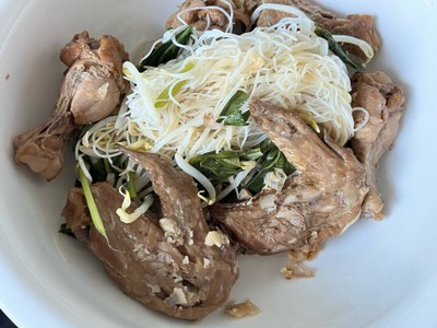 หมี่ขาวไก่ตุ๋น