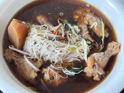 หมี่ขาวไก่ตุ๋น