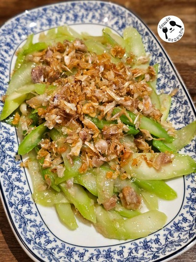 ก้านคะน้าผัดปลาเค็ม