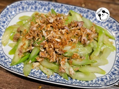 ก้านคะน้าผัดปลาเค็ม