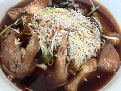 หมี่ขาวไก่ตุ๋น