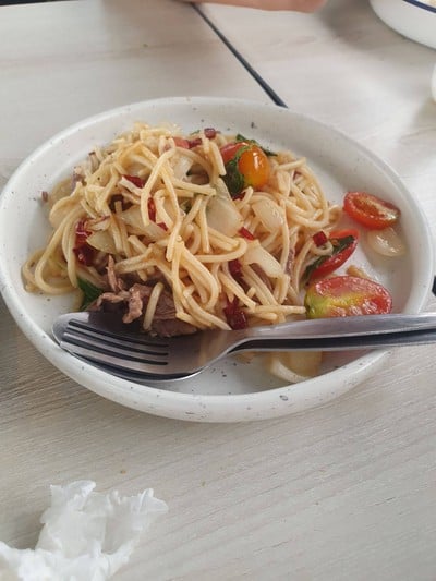 สปาเกตตี้พริกแห้งเนื้อสไลด์