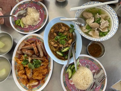 วาสนา ข้าวมันไก่ เจ้าเก่า สามแยกนาหลวง