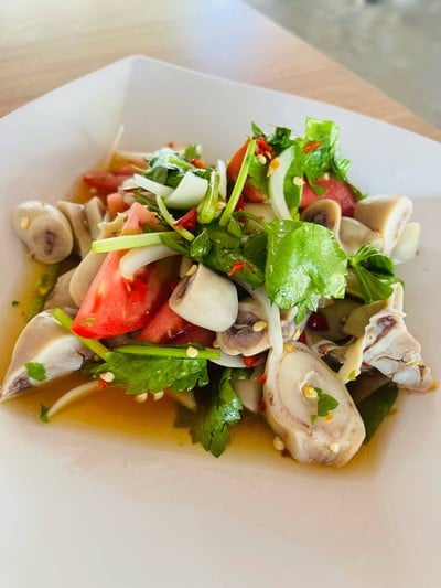 ยำไส้ตัน