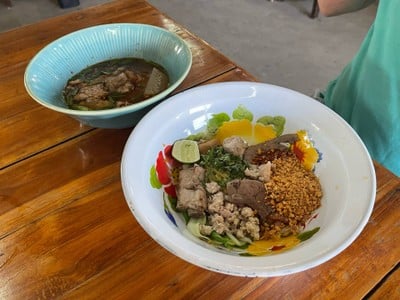 ก๋วยเตี๋ยวไทยตาปุ้ย