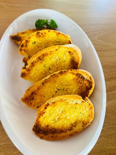 ขนมปังกระเทียม