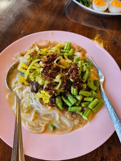 ขนมจีนน้ำยาป่าผสมน้ำยา