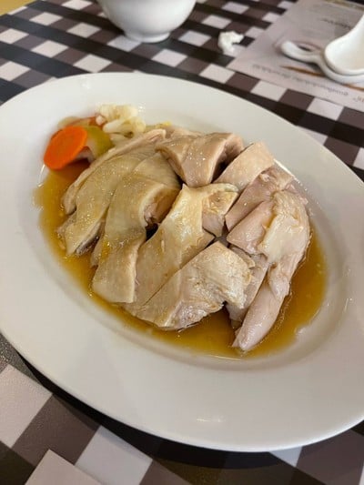 ไก่ต้นตำรับส่วนน่องสะโพก