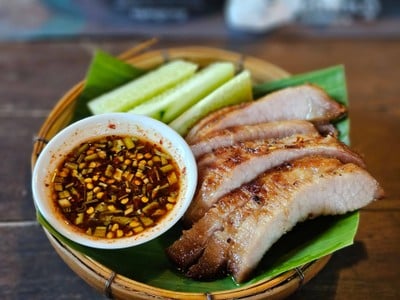 เมนูของร้าน ขนมจีนต้นก้ามปู นวลจันทร์ .