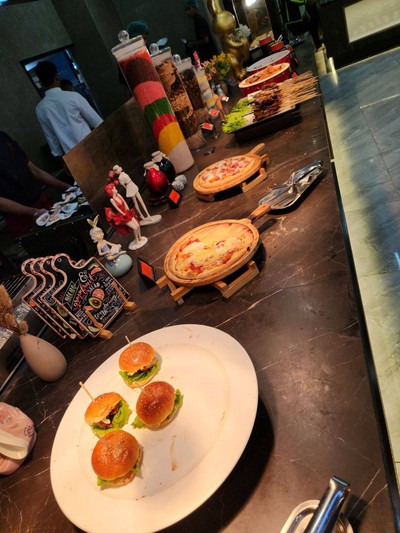 อาหาร หรือ เครื่องดื่ม