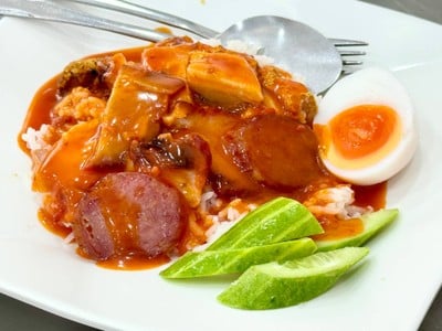 ข้าวหมูแดงหมูกรอบ
