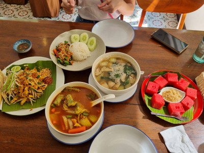 อาหาร หรือ เครื่องดื่ม