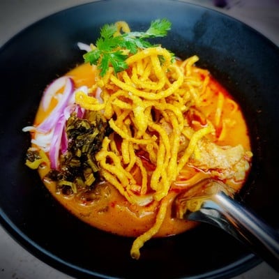 ข้าวซอยไก่น้ำข้น