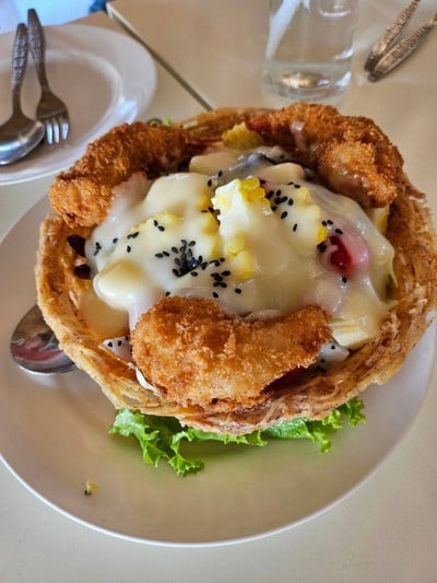 สลัดผลไม้กุ้งกรอบ