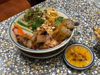 อันเกิม อันก๋า The Emsphere