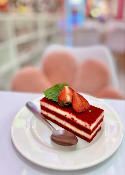 🍰 Red Velvet Cake. (Price 95 Baht.)