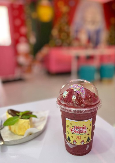 🫐 Mixed Berry Yogurt Smoothie. (Price 95 Baht.)