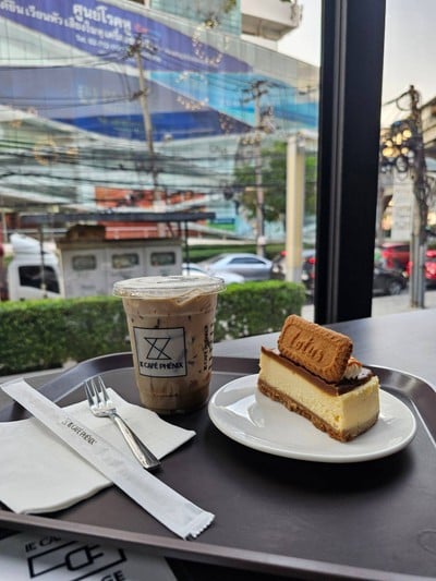 Le Café Phénix Gateway Ekamai