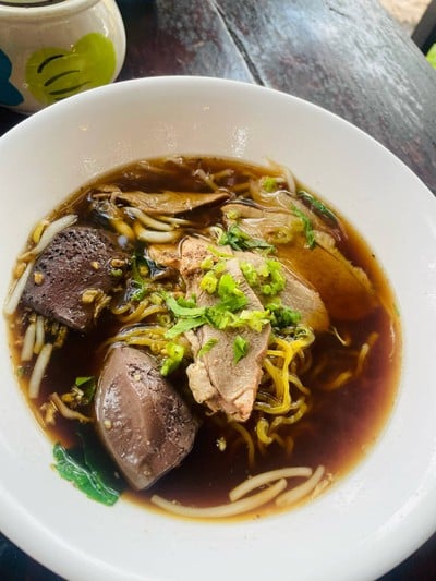 ก๋วยเตี๋ยวเป็ดกลางดง