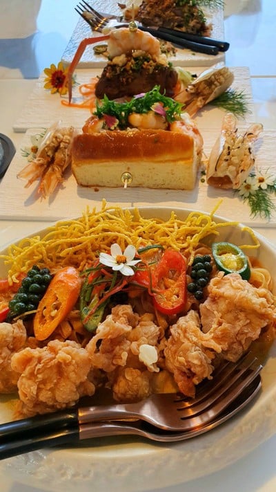 พาสต้าไก่ใต้น้ำ กับ แซนวิชกุ้งเผา