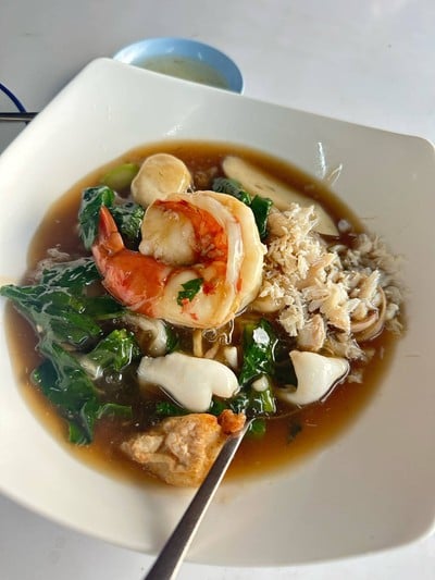 ราดหน้าซุปเปอร์ทะเล