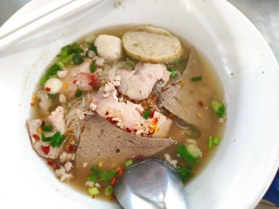 นำจิตต์ ก๋วยเตี๋ยวหมูหน่อไม้ฝรั่ง