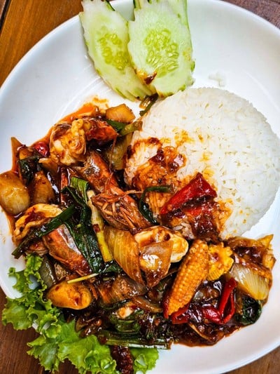 พริกเผาไก่ราดข้าว