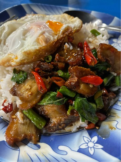 ข้าวกระเพราหมูกรอบ