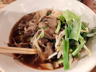 เส้นหมี่หมูตุ๋น
