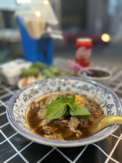 หมี่ขาวน้ำตกหมู