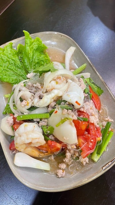 ยำวุ้นเส้นทะเล