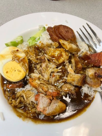 ข้าวหมูแดงหมูกรอบ