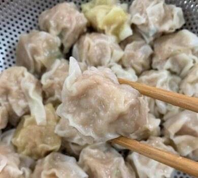 เกี๊ยวหมูจี๊ด 12 ชิ้น