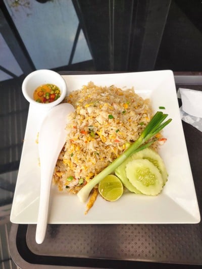 ข้าวผัดรวมมิตร