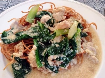 ราดหน้าหมี่กรอบ