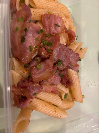 เพนเน่พริกกะเทียมเบคอน