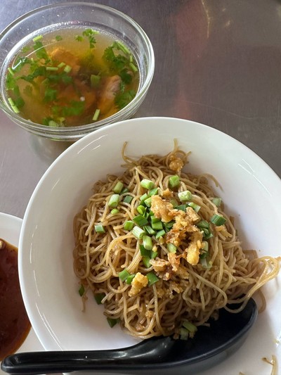 หมี่หุ้นกระดูกหมู