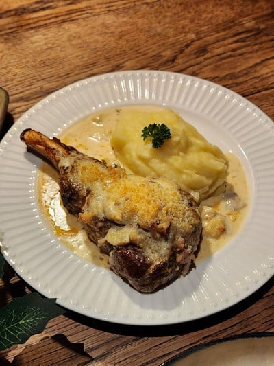 อาหาร หรือ เครื่องดื่ม